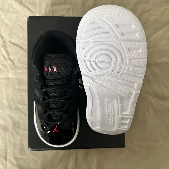 Toddler sneaker, Jordan Max Aura size 8C - Picture 3 of 5